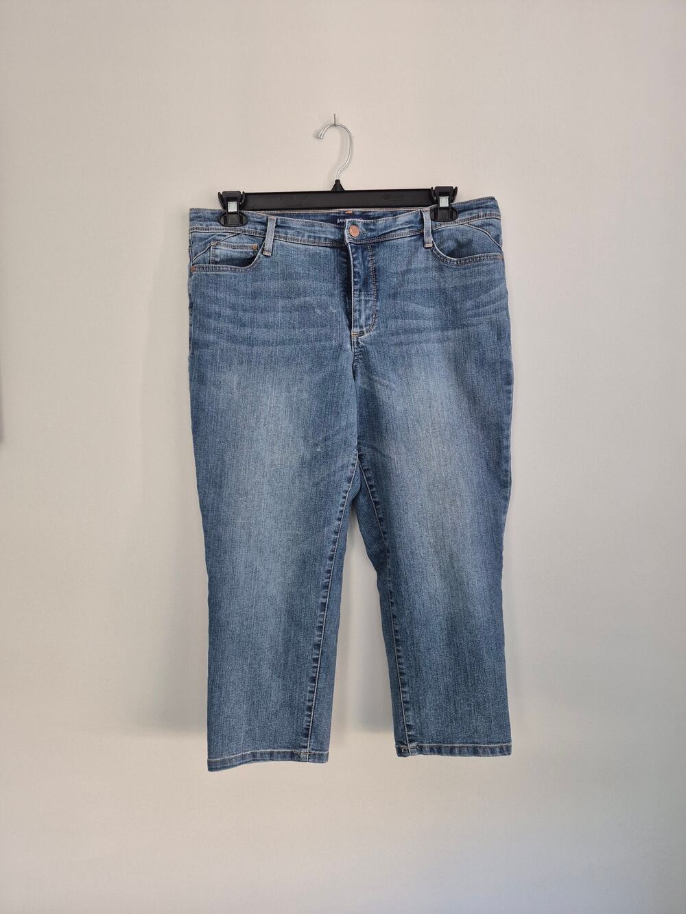Bandolino “Selena” Mid‑Rise Jeans – Medium Wash – Size 14